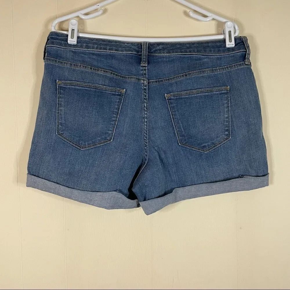Universal Thread Denim Jean Shorts - Picture 2 of 3